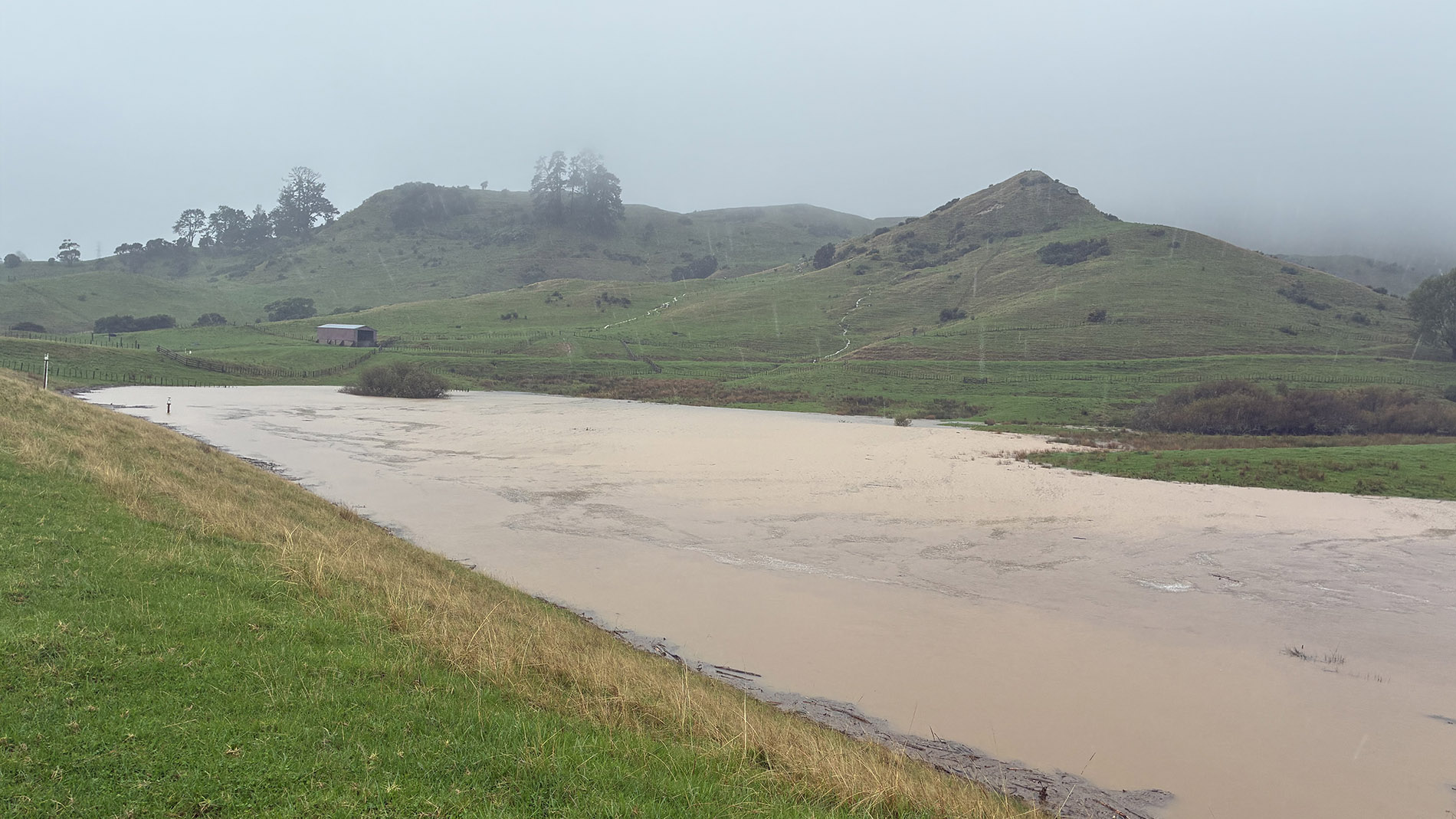 Image of Kapū Kapū retention dam behind Paeroa