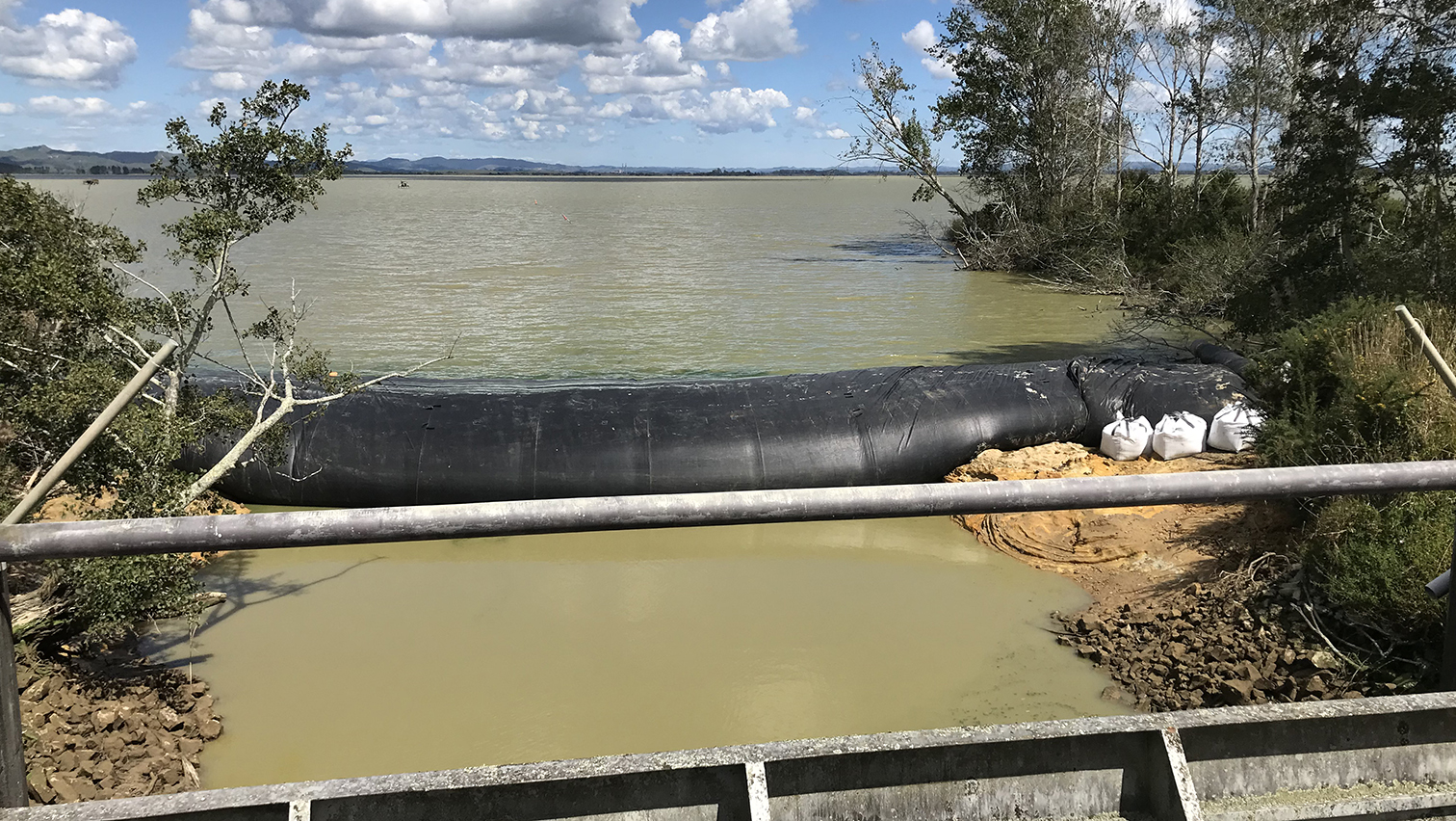 Photograph of the change in water levels in front and behind the Aquadam